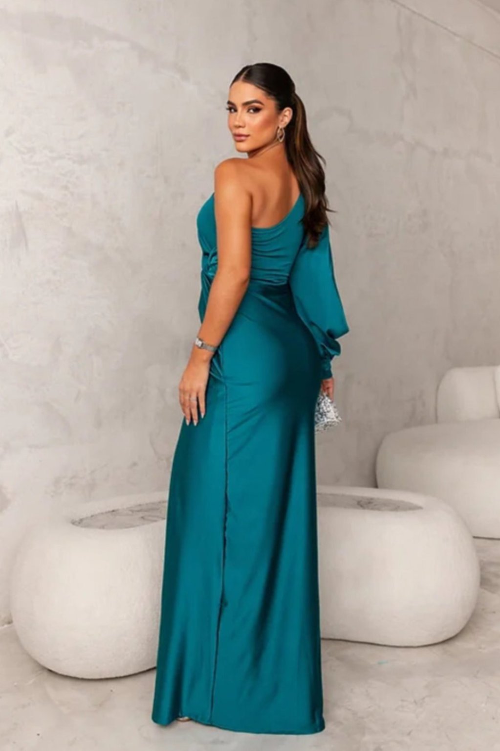 Camila║Vestido satinado de una manga