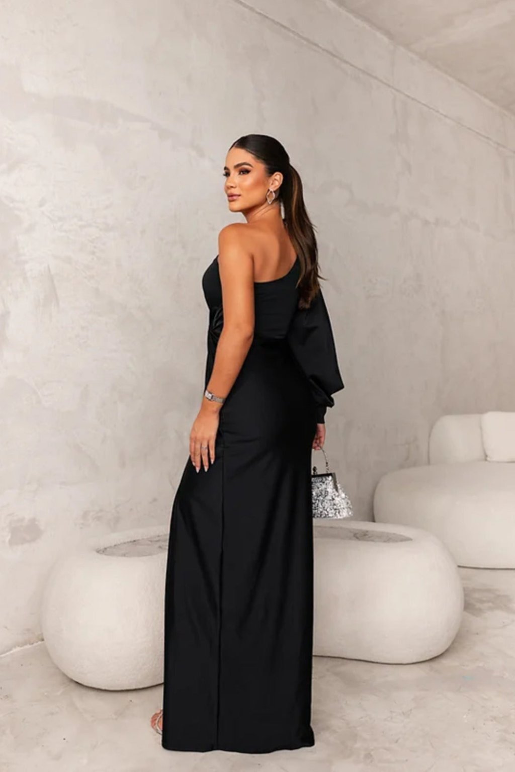 Camila║Vestido satinado de una manga