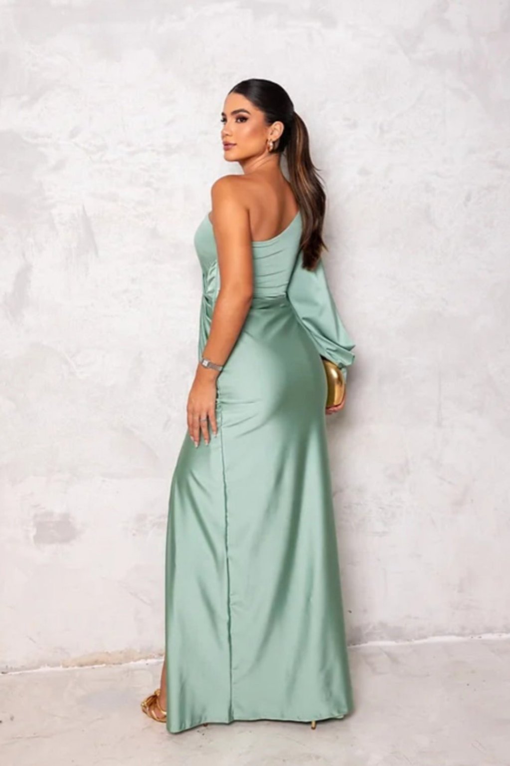 Camila║Vestido satinado de una manga