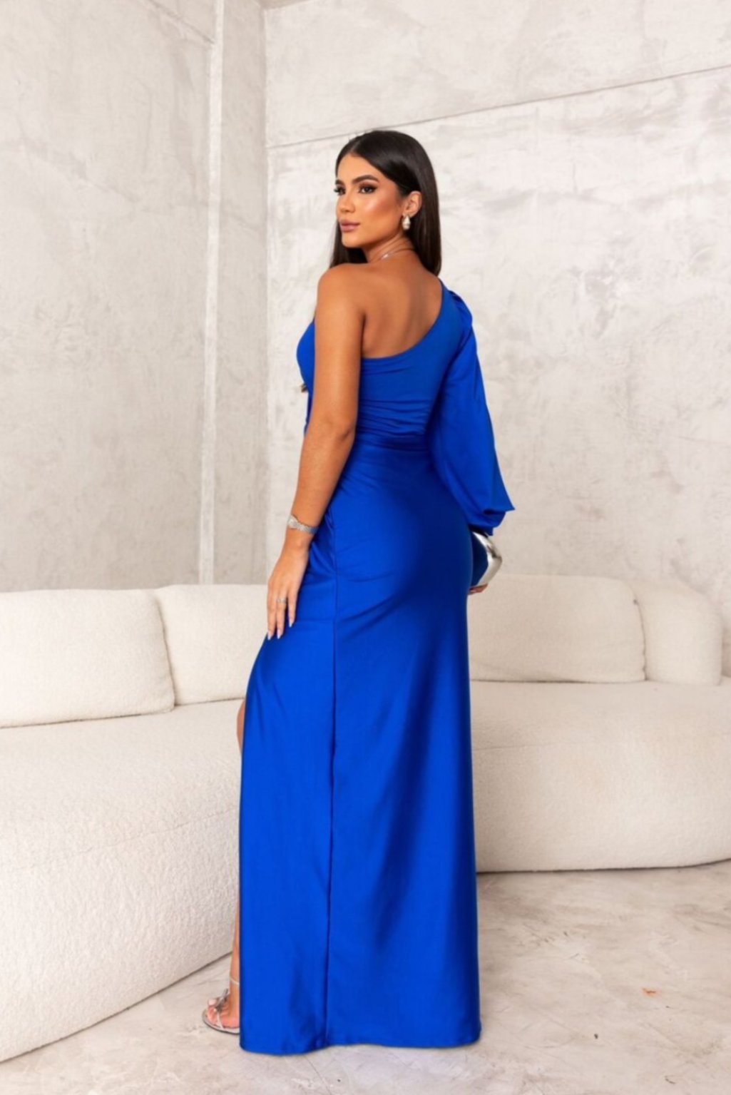 Camila║Vestido satinado de una manga