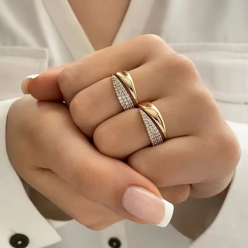 Elegante anello in oro con pietre scintillanti