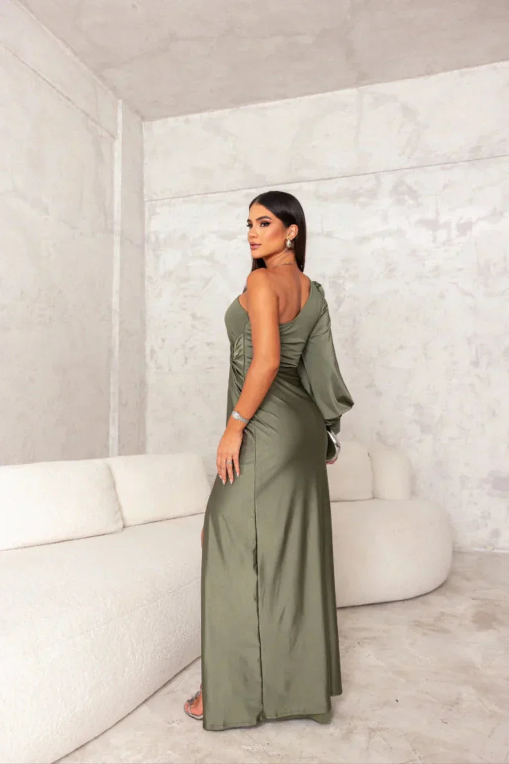 Camila║Vestido satinado de una manga