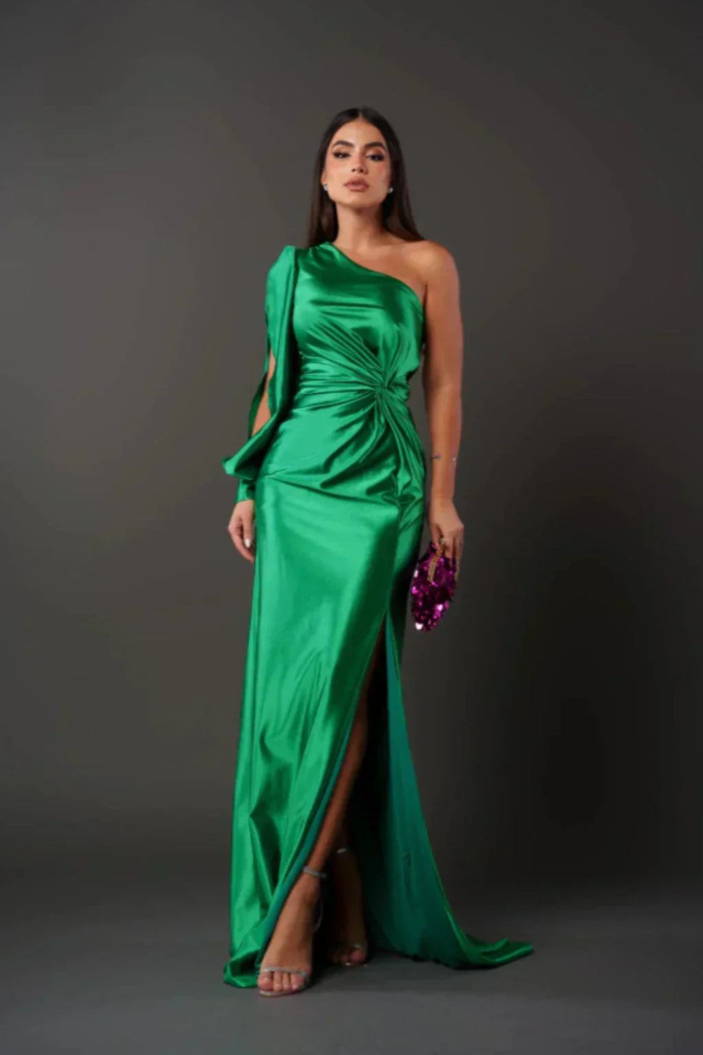 Camila║Vestido satinado de una manga