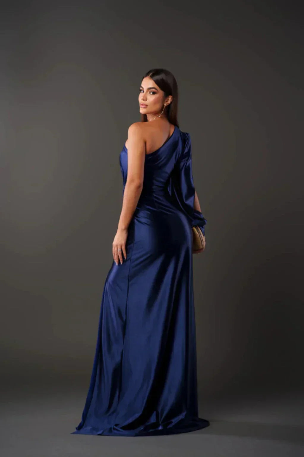 Camila║Vestido satinado de una manga