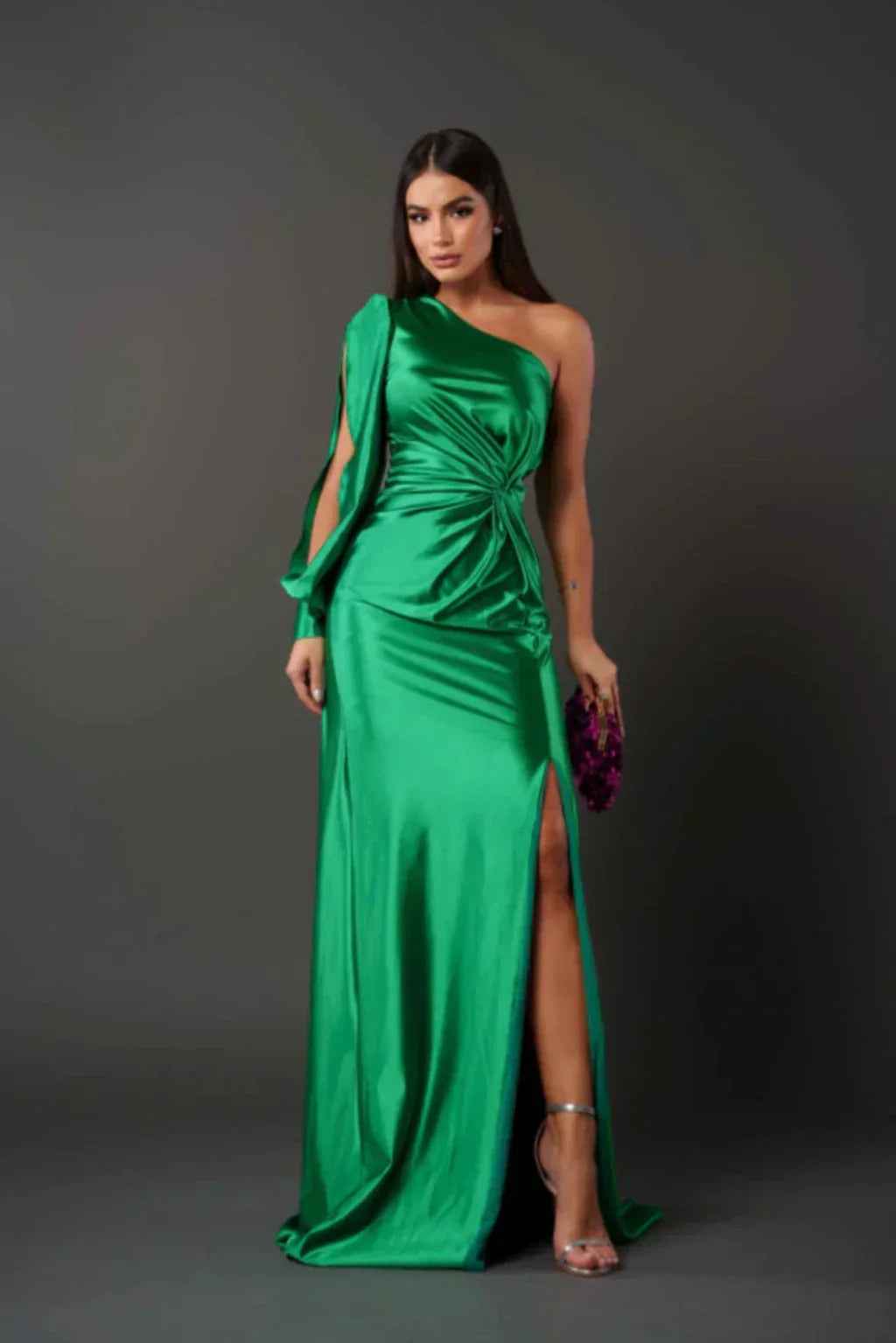 Camila║Vestido satinado de una manga